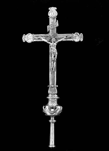 Croix processionnelle en argent