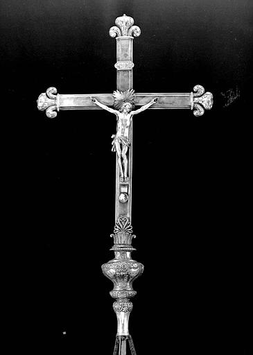 Croix processionnelle en bronze doré et argent