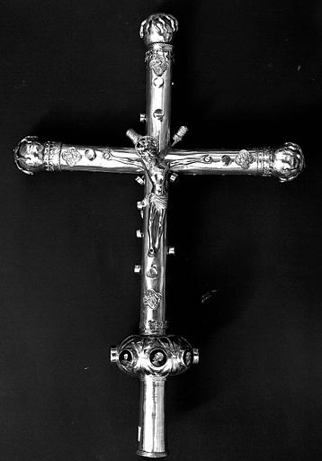 Croix processionnelle en argent doré (avers) : Le Christ
