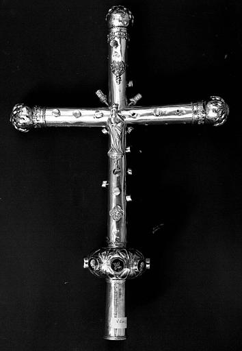 Croix processionnelle en argent doré (revers) : La Vierge