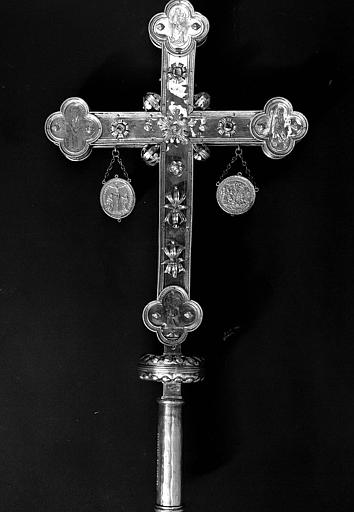Croix processionnelle en argent (avers) - © Ministère de la Culture (France), Médiathèque du patrimoine et de la photographie, diffusion GrandPalaisRmn Photo
