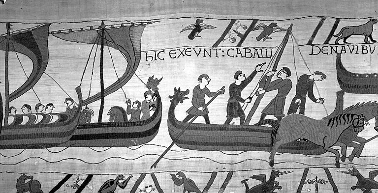 Tapisserie de Bayeux (avers),  49B : Arrivée des bateaux normands en Angleterre à Pevensey, débarquement des chevaux, on ramène les voiles et on démonte le mat