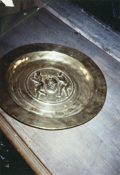 plat de quête, détail du décor - © Ministère de la Culture (France), Médiathèque du patrimoine et de la photographie (objets mobiliers), tous droits réservés
