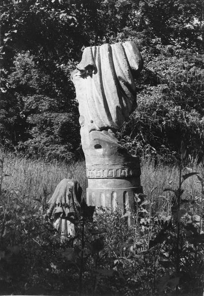 statue : l'Hiver - © Ministère de la Culture (France), Médiathèque du patrimoine et de la photographie (objets mobiliers), tous droits réservés