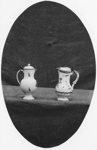 deux cruches (buires) - © Ministère de la Culture (France), Médiathèque du patrimoine et de la photographie (objets mobiliers), tous droits réservés
