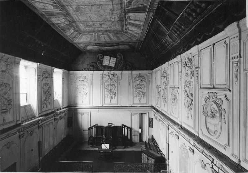 lambris de revêtement, peintures au plafond (décor intérieur), vue d'ensemble de la salle - © Ministère de la Culture (France), Médiathèque du patrimoine et de la photographie (objets mobiliers), tous droits réservés