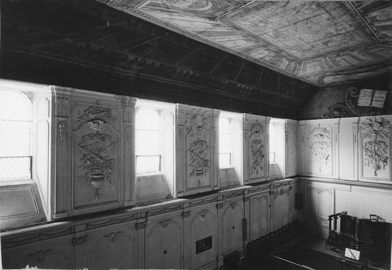 lambris de revêtement, peintures au plafond (décor intérieur), avec quatre fenêtres - © Ministère de la Culture (France), Médiathèque du patrimoine et de la photographie (objets mobiliers), tous droits réservés