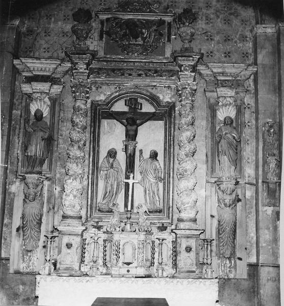 retable, tabernacle, bas-relief, deux statues (retable architecturé) : calvaire