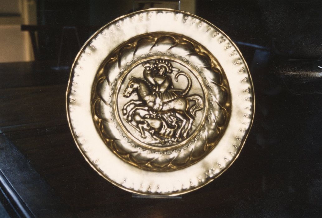 deux plats de quête : Saint Georges et le dragon