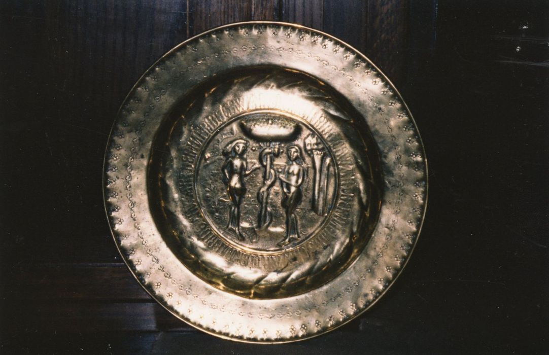 plat de quête : La Tentation d'Adam et Eve - © Ministère de la Culture (France), Médiathèque du patrimoine et de la photographie, diffusion GrandPalaisRmn Photo