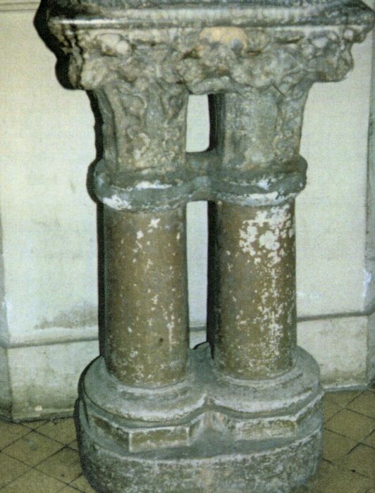 bénitier, ancien chapiteau double (photocopie numérisée) - © Ministère de la Culture (France), Médiathèque du patrimoine et de la photographie, diffusion GrandPalaisRmn Photo