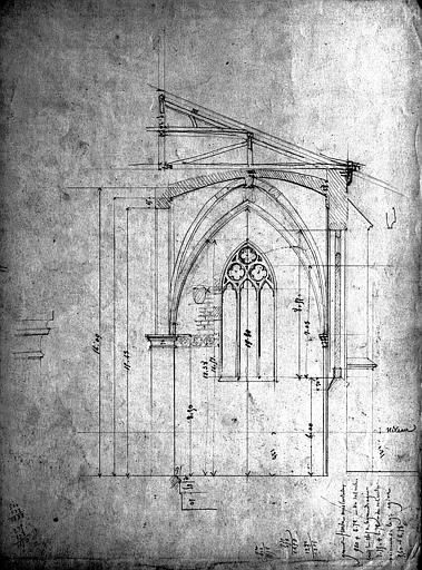 Détail du revers de la façade occidentale : Grande ogive, fenêtre sous l'intrados côté nord avec les cotes (dessin à la mine de plomb)