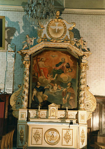 Retable, tableau : ''Saint Crépin et saint Crépinien au pied de la Sainte Trinité', retable architecturé, bois sculpté, doré - © Ministère de la Culture (France), Médiathèque du patrimoine et de la photographie (objets mobiliers), tous droits réservés