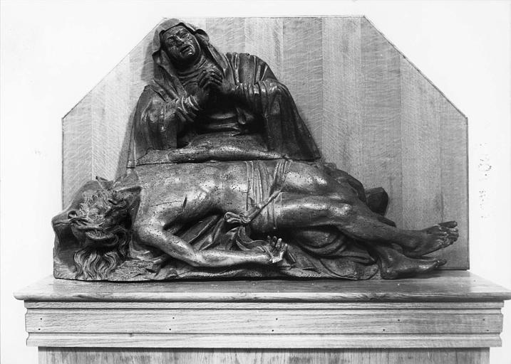 Groupe sculpté : 'Vierge de Pitié', bois sculpté - © Ministère de la Culture (France), Médiathèque du patrimoine et de la photographie (objets mobiliers), tous droits réservés