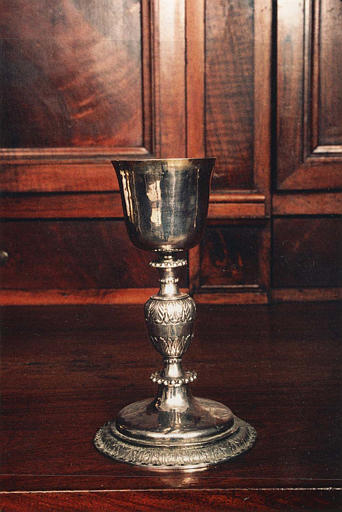 Calice : pied et noeud orné de feuilles d'acanthe, perles , argent - © Ministère de la Culture (France), Médiathèque du patrimoine et de la photographie (objets mobiliers), tous droits réservés