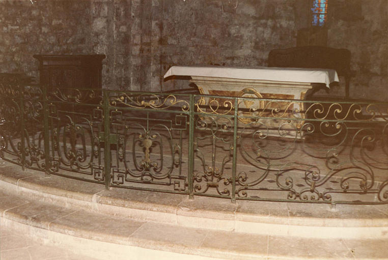 Clôture de choeur : grille de communion en fer forgé, peint, doré - © Ministère de la Culture (France), Médiathèque du patrimoine et de la photographie (objets mobiliers), tous droits réservés
