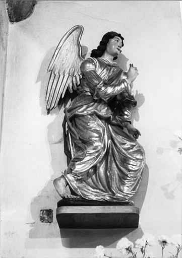 Statues (2) : 'L'Annonciation', détail de l'archange Gabriel, bois sculpté, peint, doré - © Ministère de la Culture (France), Médiathèque du patrimoine et de la photographie (objets mobiliers), tous droits réservés