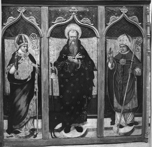 Triptyque : 'Saint Antoine encadré par deux évêques', panneaux peints, décor en bois sculpté de lancettes ; après restauration - © Ministère de la Culture (France), Médiathèque du patrimoine et de la photographie (objets mobiliers), tous droits réservés