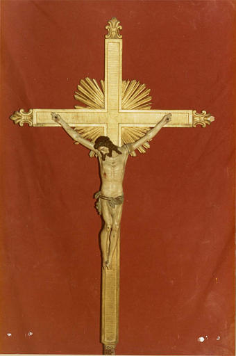 Croix de procession : Christ en croix, bois sculpté, peint, doré - © Ministère de la Culture (France), Médiathèque du patrimoine et de la photographie (objets mobiliers), tous droits réservés