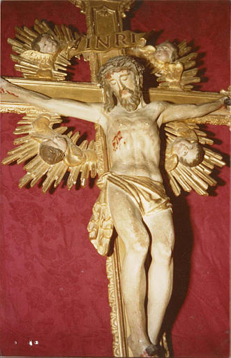 Croix de procession : Christ couronné d'épines entouré par quatre chérubins, bois sculpté, peint, doré (détail) - © Ministère de la Culture (France), Médiathèque du patrimoine et de la photographie (objets mobiliers), tous droits réservés