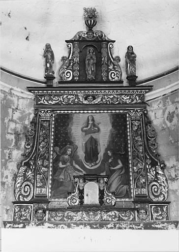 Retable, tableau, statues (3) : 'L'Immaculée Conception', avec un ange et Marie-Madeleine pénitente, retable architecturé sculpté de rinceaux