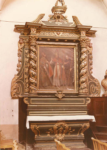 Autel, gradins d'autel, retable, tableau : 'Saint Pons, saint Eloi et saint Antoine (?)', retable architecturé, autel galbé sculpté d'une Vierge à l'Enfant en bas-relief