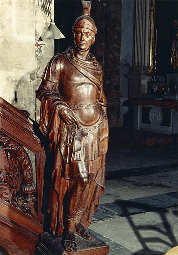 Chaire à prêcher, statue : 'Saint Ferréol', placée au pied de l'escalier de droite, bois sculpté