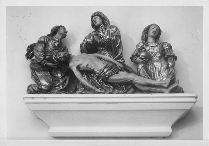 Groupe sculpté : Vierge de Pitié avec saint Jean et sainte Marie-Madeleine