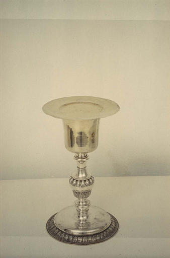 Calice, patène : calice à décor de palmettes et godrons, argent - © Ministère de la Culture (France), Médiathèque du patrimoine et de la photographie (objets mobiliers), tous droits réservés