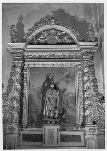 Retable, tableau, statue : 'Saint Roch', retable architecturé à fronton cintré sculpté en bas-relief de Dieu le Père, bois sculpté, peint, doré