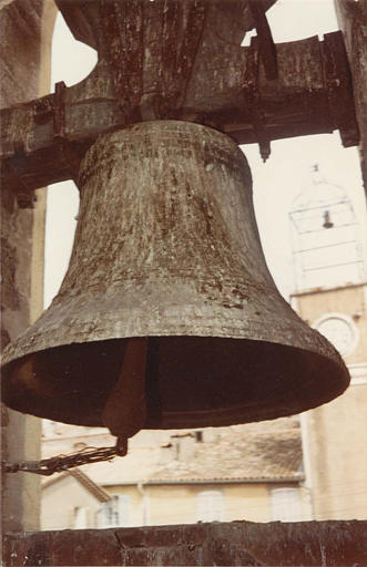 Cloche en bronze datée de 1778