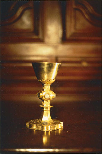 Calice à pied polylobé et noeud orné de cabochons, cuivre doré et argent - © Ministère de la Culture (France), Médiathèque du patrimoine et de la photographie (objets mobiliers), tous droits réservés