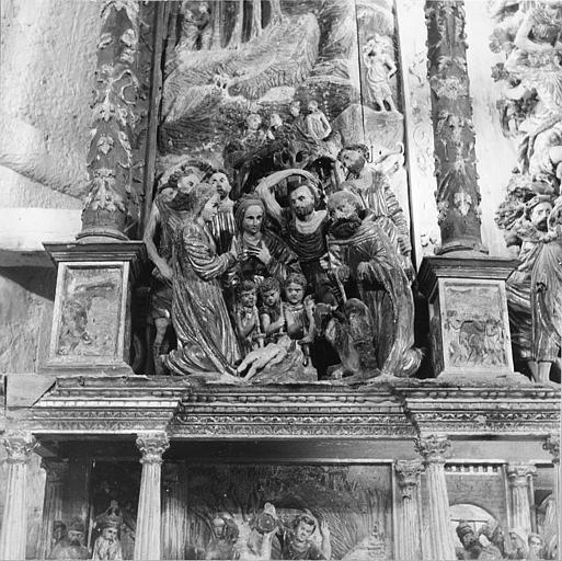 Retable, groupe sculpté : 'l'Adoration des bergers', détail, bois sculpté, peint, doré ; avant restauration