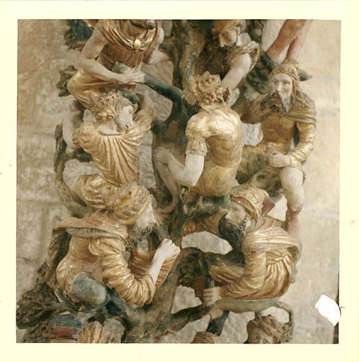 Retable, groupe sculpté : 'L'arbre de Jessé', détail des personnages du centre, bois sculpté, peint, doré ; après restauration