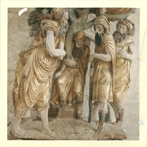 Retable, groupe sculpté : 'L'arbre de Jessé', détail des personnages du pied de l'arbre, bois sculpté, peint, doré ; après restauration