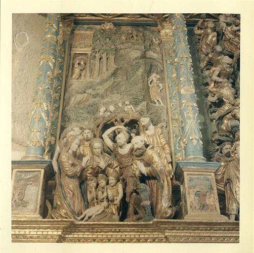 Retable, groupe sculpté : 'L'Adoration des bergers', à l'arrière plan un paysage en bas-relief ; après restauration