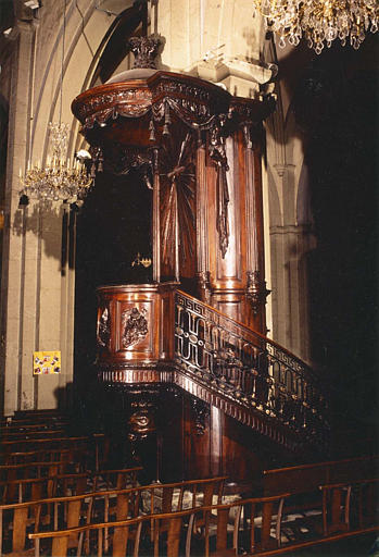 Chaire à prêcher : décor sculpté des quatre évangélistes, fausse draperie, angelots, bois sculpté - © Ministère de la Culture (France), Médiathèque du patrimoine et de la photographie (objets mobiliers), tous droits réservés