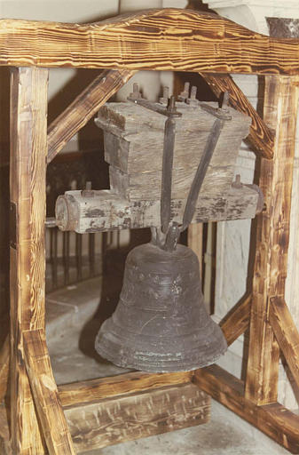 Cloche en bronze à décor de personnage en léger relief, 1790