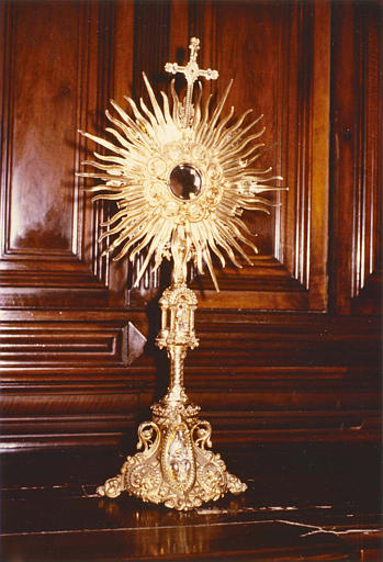 Ostensoir-soleil en argent doré richement décoré de personnages en argent - © Ministère de la Culture (France), Médiathèque du patrimoine et de la photographie (objets mobiliers), tous droits réservés