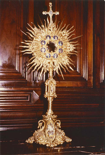 Ostensoir-soleil en argent doré richement décoré de personnages en argent et d'émaux - © Ministère de la Culture (France), Médiathèque du patrimoine et de la photographie (objets mobiliers), tous droits réservés