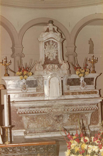 Autel, gradins d'autel, tabernacle exposition, marbre polychrome sculpté - © Ministère de la Culture (France), Médiathèque du patrimoine et de la photographie (objets mobiliers), tous droits réservés