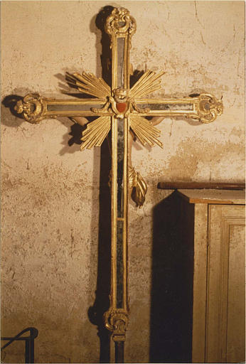 Croix de procession, bois sculpté de rayons cartouches et rocailles, incrustations de miroirs (revers) - © Ministère de la Culture (France), Médiathèque du patrimoine et de la photographie (objets mobiliers), tous droits réservés