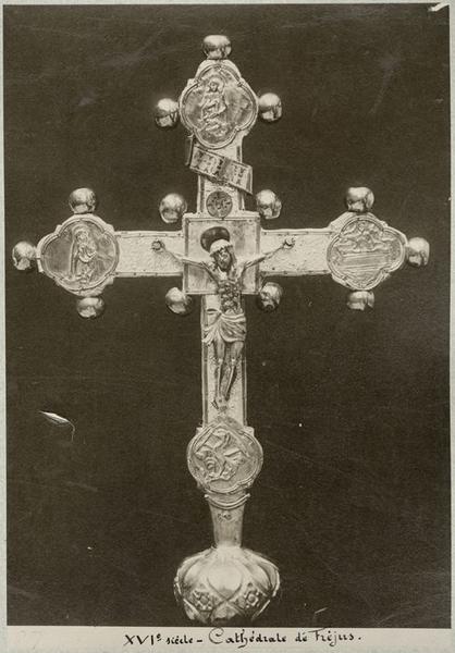 croix de procession, vue générale