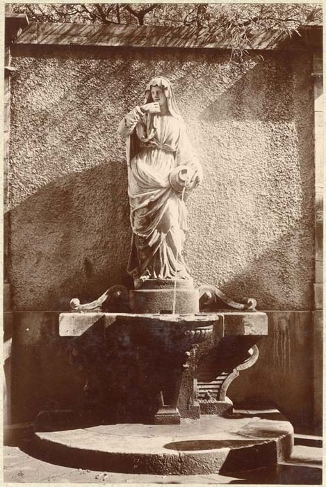 statue : Une femme