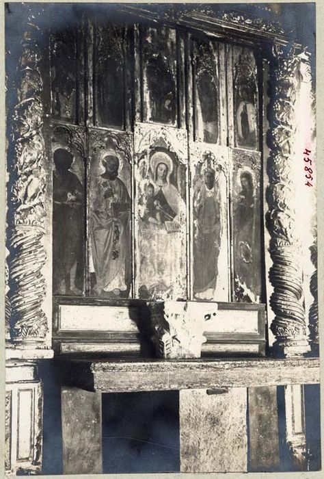 retable, 10 tableaux : Vierge à l'Enfant entre saint Jean-Baptiste et saint Pierre, Un évêque et abbé, Le Christ en croix entre saint Jean et la Vierge, Saint Martin et saint Victor, Saint Sébastien et sainte Marguerite