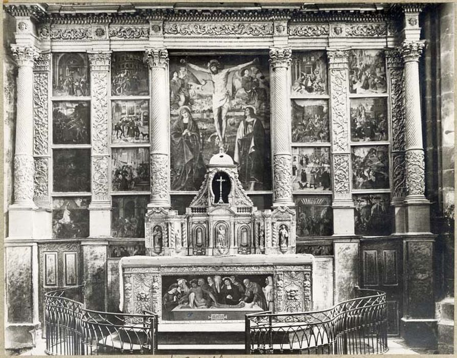 retable du crucifix, tableaux : Christ en croix, Scènes de la Passion