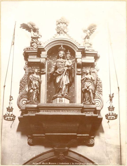 restes de l'édicule dit de Notre-Dame de la Paix, statue : Vierge à l’Enfant - © Ministère de la Culture (France), Médiathèque du patrimoine et de la photographie, diffusion GrandPalaisRmn Photo