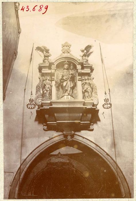 restes de l'édicule dit de Notre-Dame de la Paix, statue : Vierge à l’Enfant - © Ministère de la Culture (France), Médiathèque du patrimoine et de la photographie, diffusion GrandPalaisRmn Photo