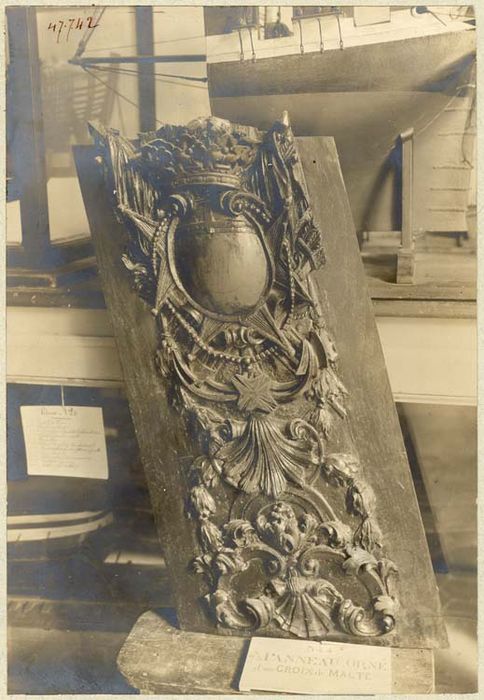 bas-relief : pilastre n°1