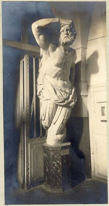 support anthropomorphe (cariatide) du vaisseau Jupiter